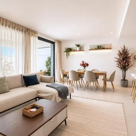Elegant Retreat With Terrace, Pools & Gym * Estepona