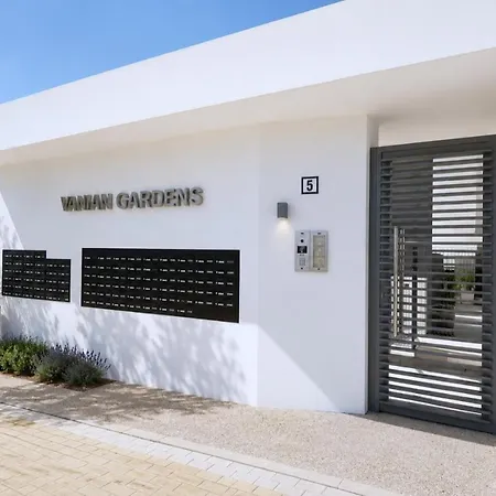 Elegant Retreat With Terrace, Pools & Gym Estepona
