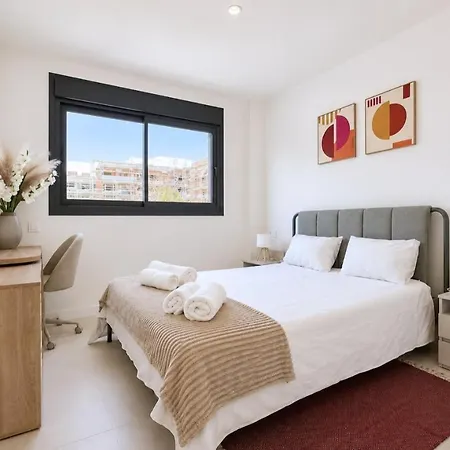 Elegant Retreat With Terrace, Pools & Gym *