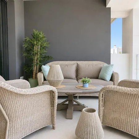 Lejlighed Elegant Retreat With Terrace, Pools & Gym
