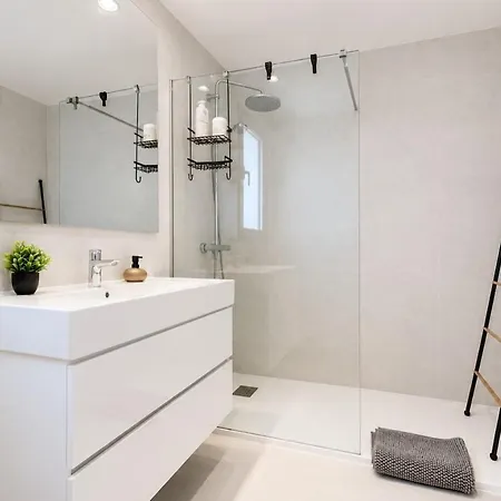 Elegant Retreat With Terrace, Pools & Gym * Estepona