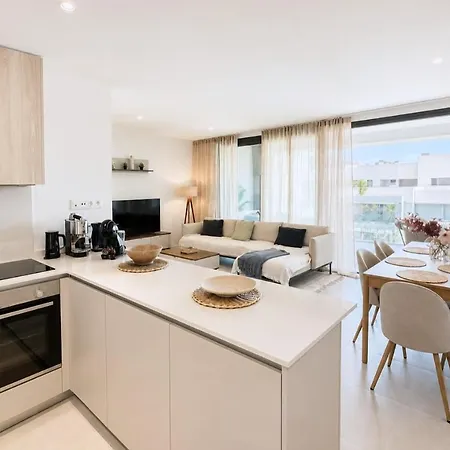 Elegant Retreat With Terrace, Pools & Gym Lejlighed Estepona