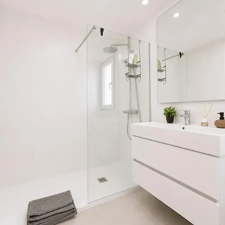 Elegant Retreat With Terrace, Pools & Gym Lejlighed *
